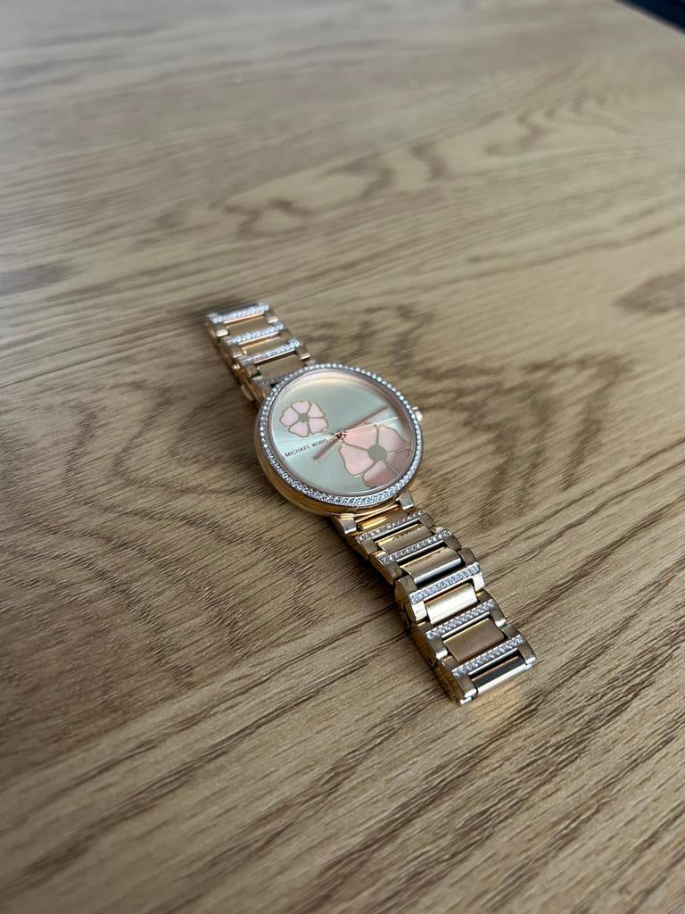 Montre Michael Kors Femme – Dorée & Élégante, Bijoux, Sacs & Beauté, Montre-bracelet, Autres marques, Enlèvement ou Envoi, Comme neuf