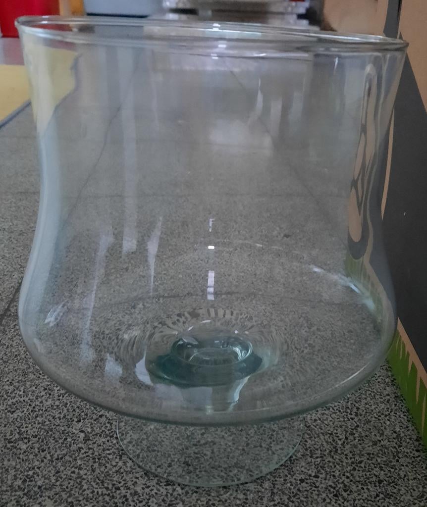 Vaas op voet, Huis en Inrichting, Woonaccessoires | Vazen, Ophalen, Gebruikt, Glas, Minder dan 50 cm