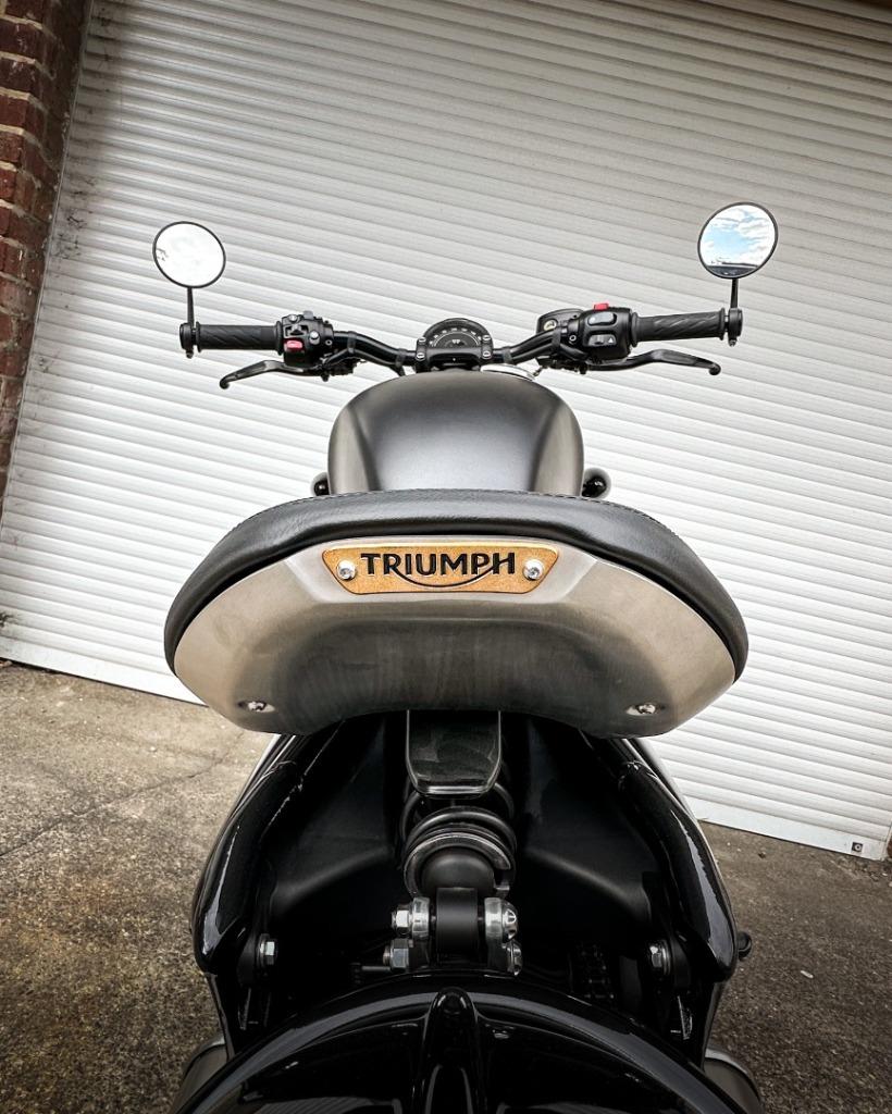 Triumph Bonneville Bobber - foto 2