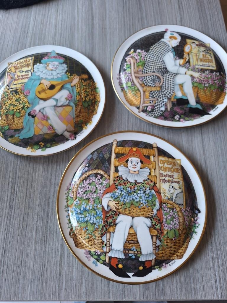 Set van 3 borden " behind the painted masque", Ophalen