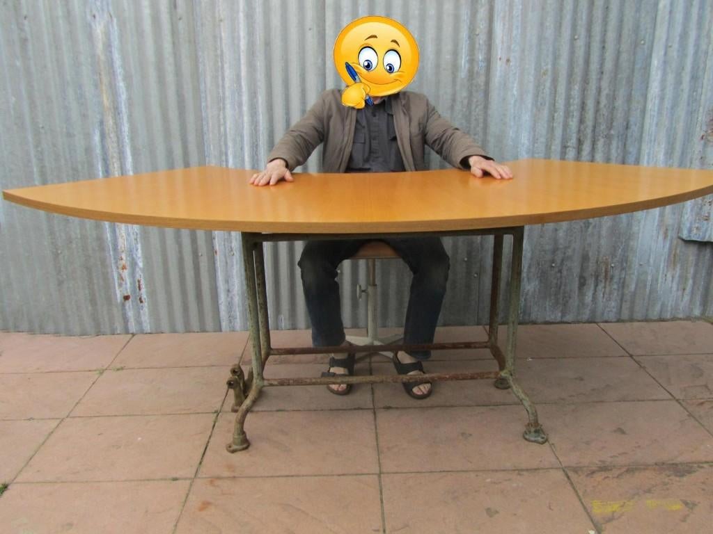 Halfronde toonbank, toog, bureau met een ijzeren onderstel, Ophalen