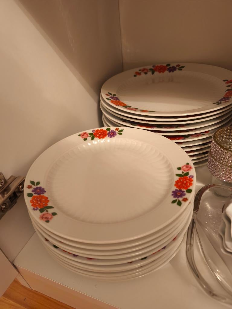 Vaisselles 12 personnes, Enlèvement