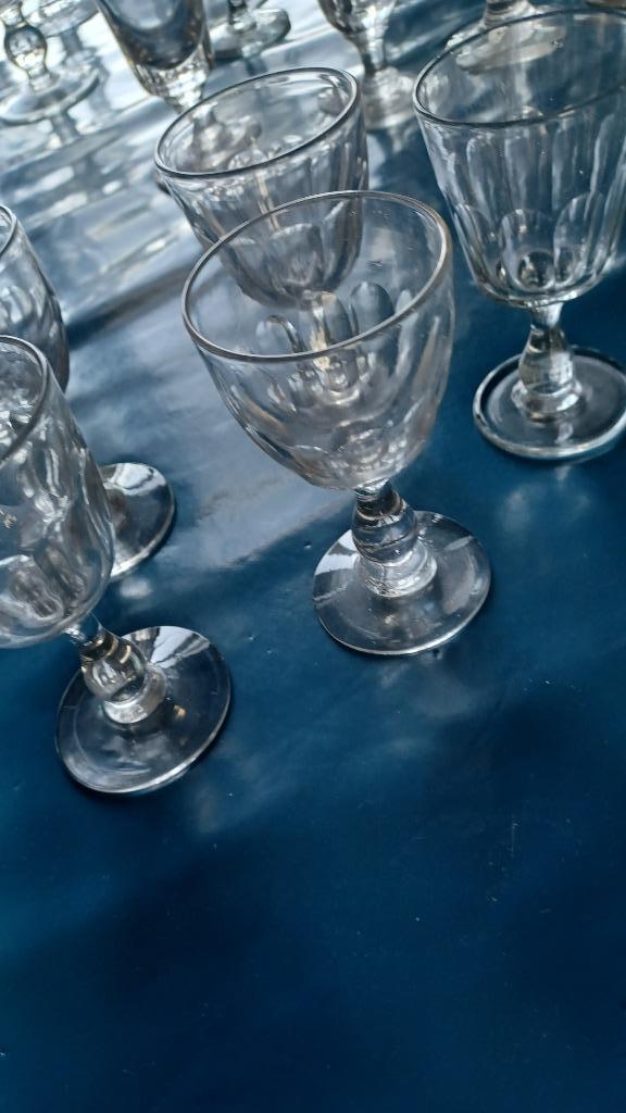 Verres à vin artisanaux, Maison & Meubles, Cuisine | Vaisselle, Enlèvement ou Envoi, Comme neuf, Verre ou Verres