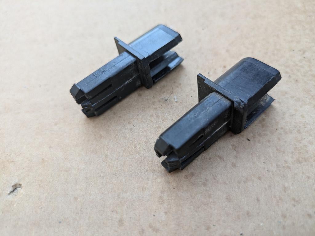 2 attaches de plage arrière Renault 5, Enlèvement ou Envoi, Utilisé, Renault