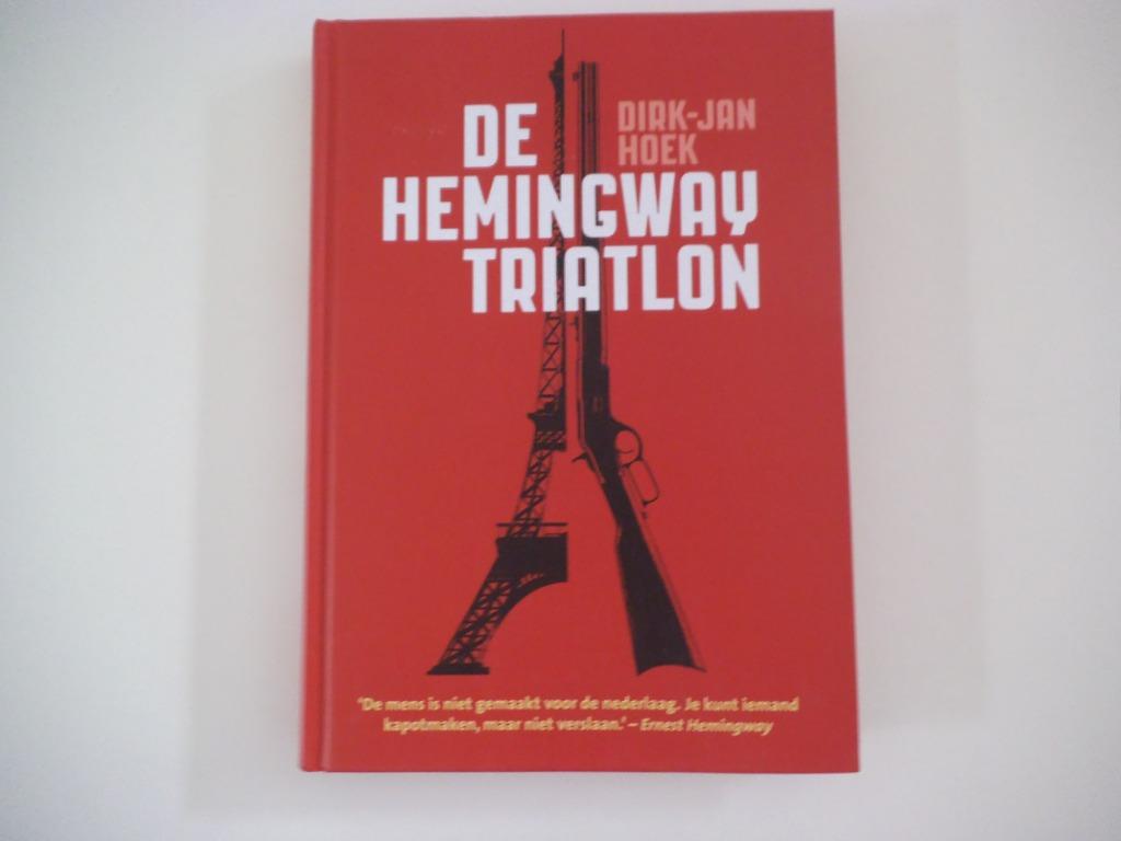 De hemingway triatlon   Dirk-Jan Hoek, Boeken, Eén stripboek, Ophalen of Verzenden, Zo goed als nieuw