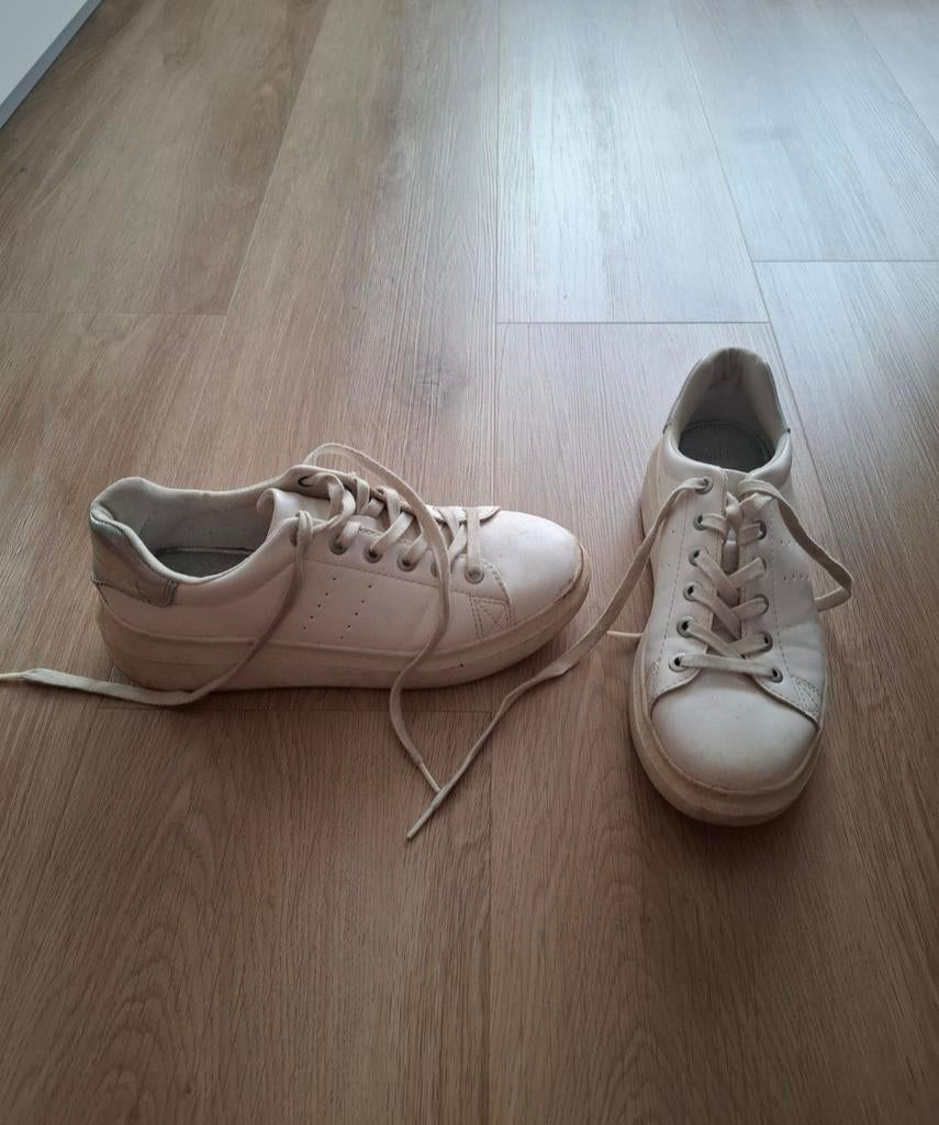 Sneakers Bershka maat 39, Kleding | Dames, Schoenen, Zo goed als nieuw, Sneakers, Bershka, Ophalen of Verzenden