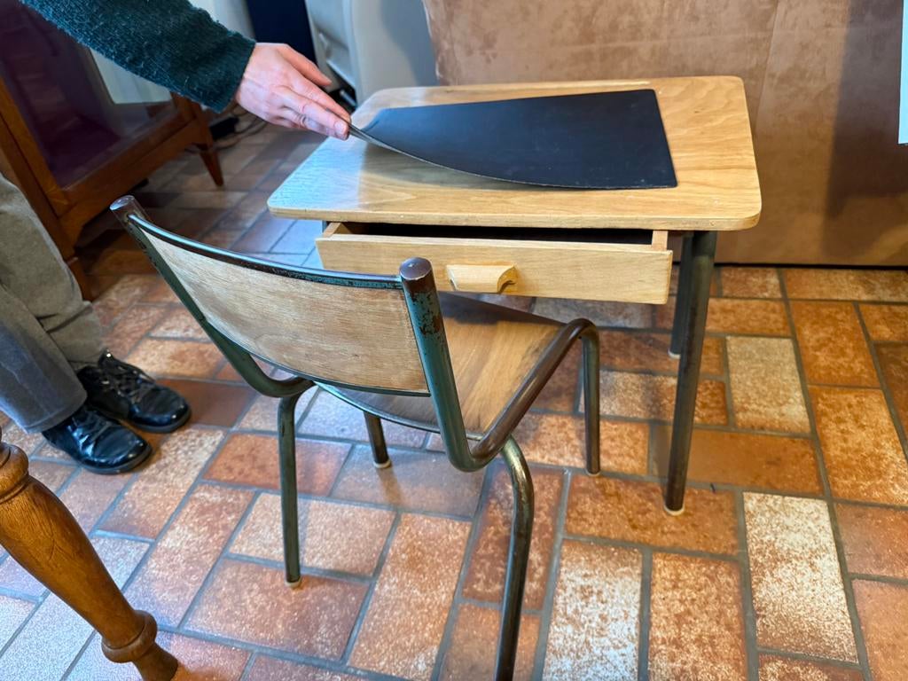 Bureau pour enfant, Enlèvement, Utilisé, Table(s) et Chaise(s)