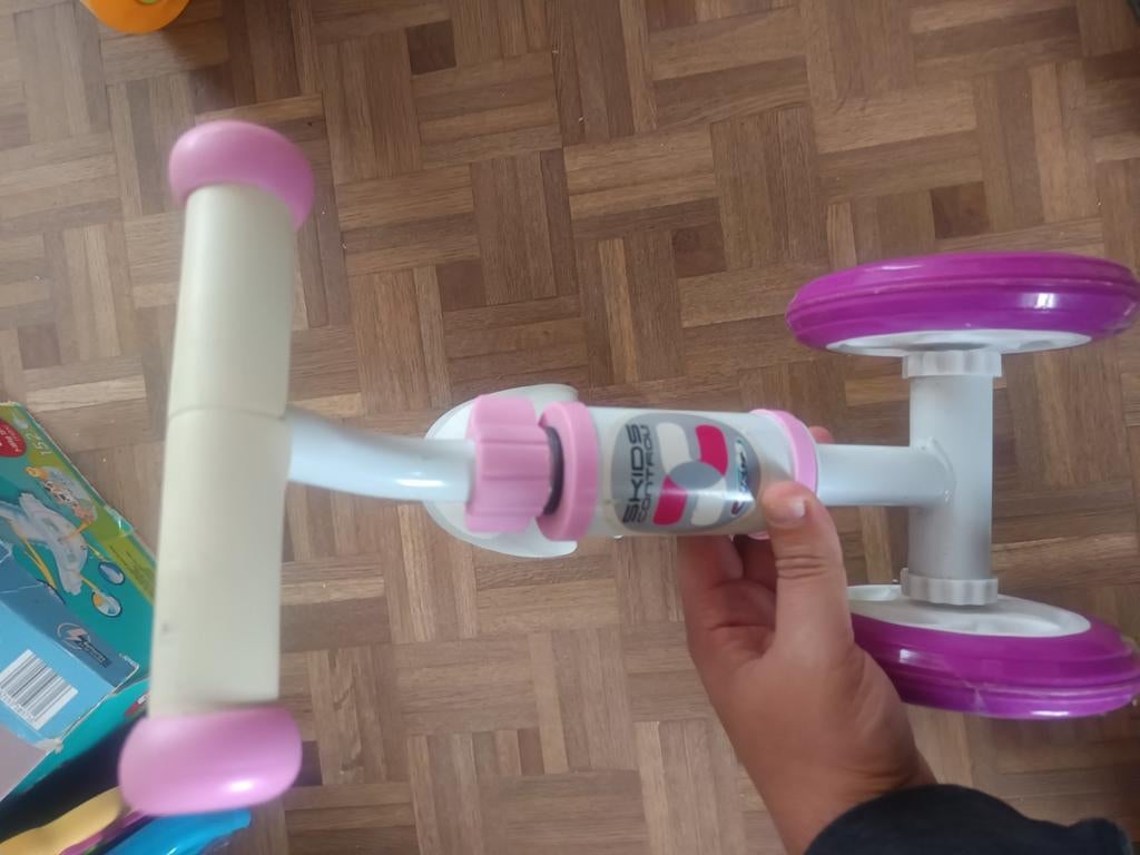 Vélo trotteur enfant Skidd Control 4 roues apprentissage, Enlèvement ou Envoi, Comme neuf