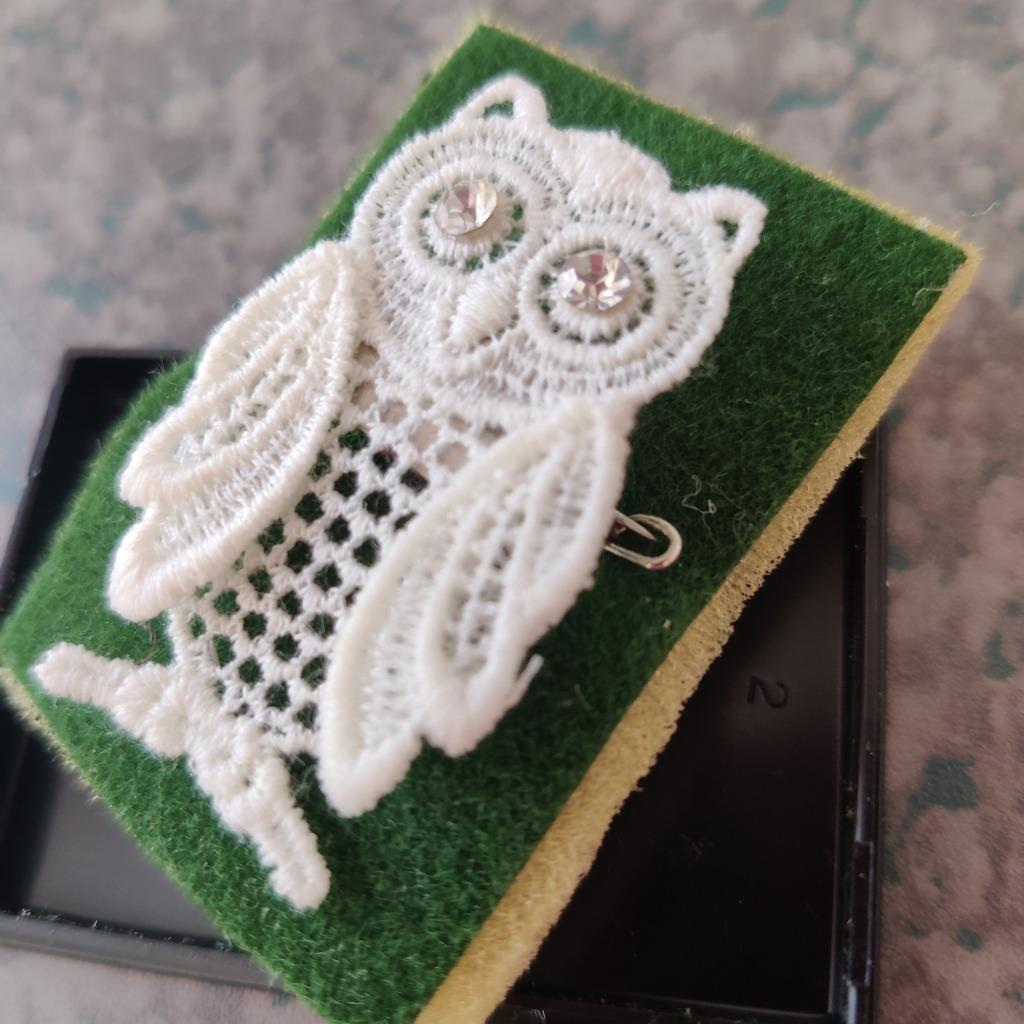 Uiltje kanten broche, Ophalen, Zo goed als nieuw, Vogel, Beeldje of Figuurtje