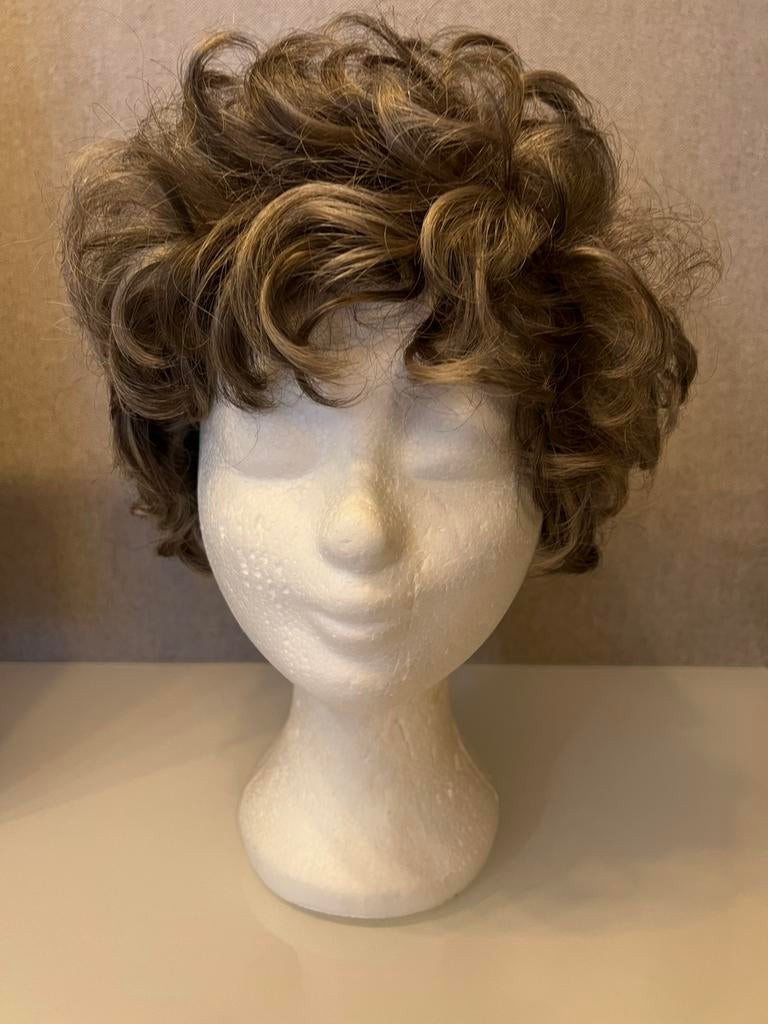 Pruik dames -Wig, Ophalen of Verzenden, Zo goed als nieuw