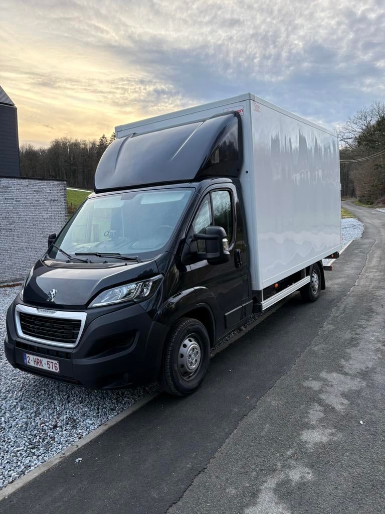 Peugeot Boxer caisse alu 20m3 avec hayon 31820€ htva, Autos, Camionnettes & Utilitaires, Achat, Boîte manuelle, Diesel, Particulier