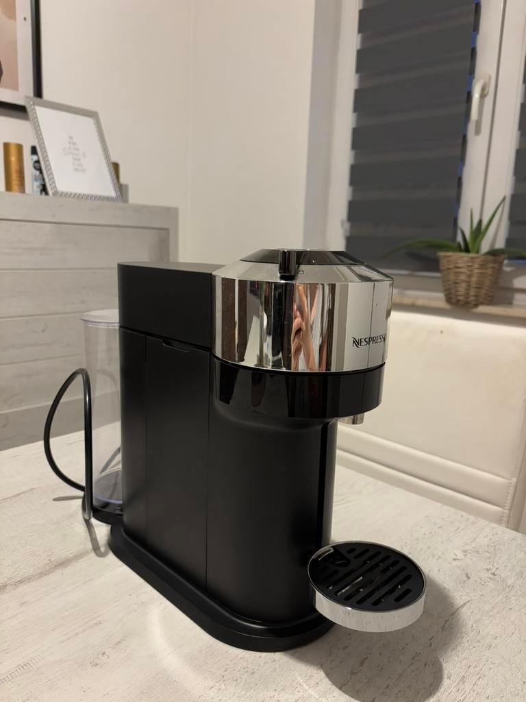 Nespresso vertuo next - in goede staat, Elektronische apparatuur, Koffiezetapparaten, Ophalen, Zo goed als nieuw, Koffiemachine