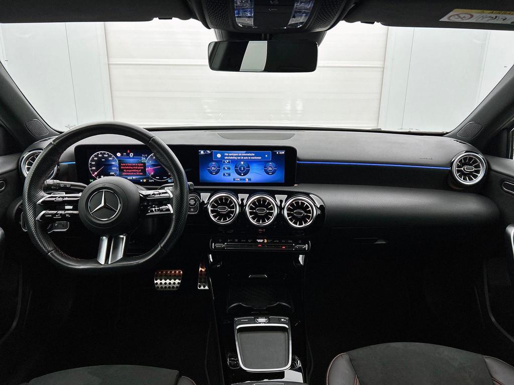 Mercedes-Benz A-klasse 180 Hatchback AMG Line | Smartphone I, Auto's, Stof, Gebruikt, 4 cilinders, 136 pk