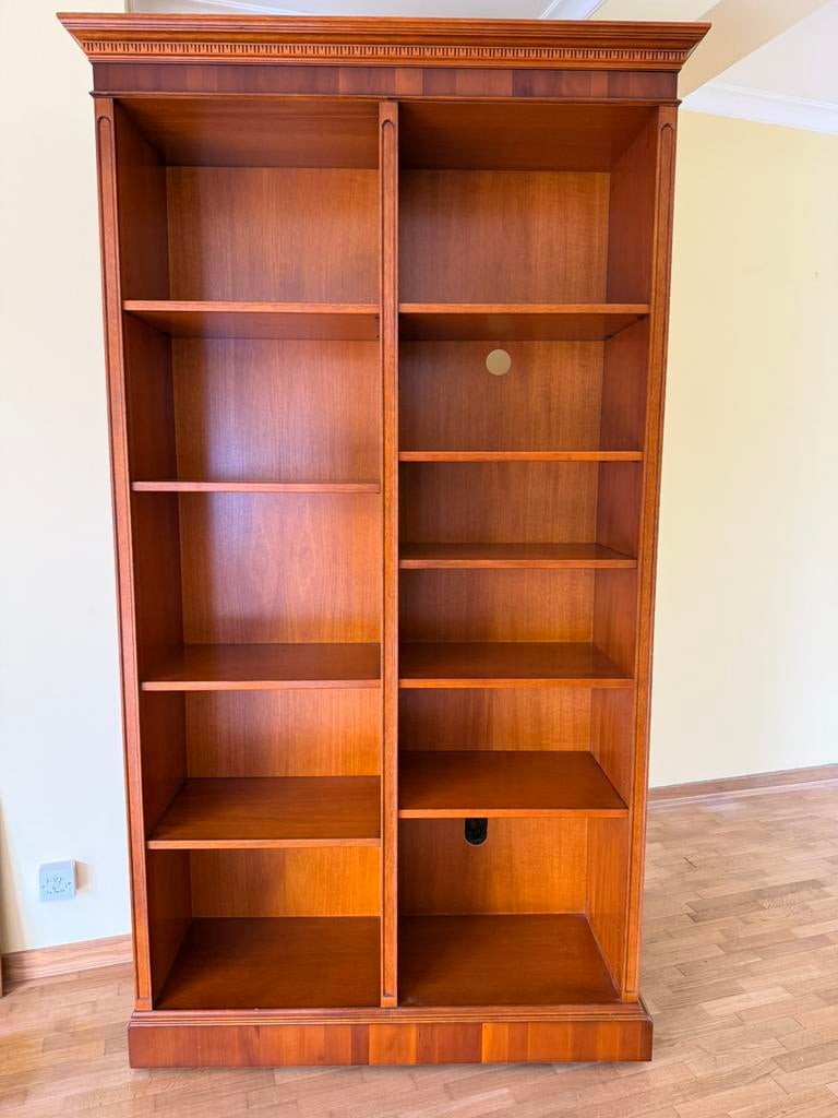 Bibliothèque / armoire en bois massif, 25 à 50 cm, Avec tablette(s), Comme neuf, 100 à 150 cm