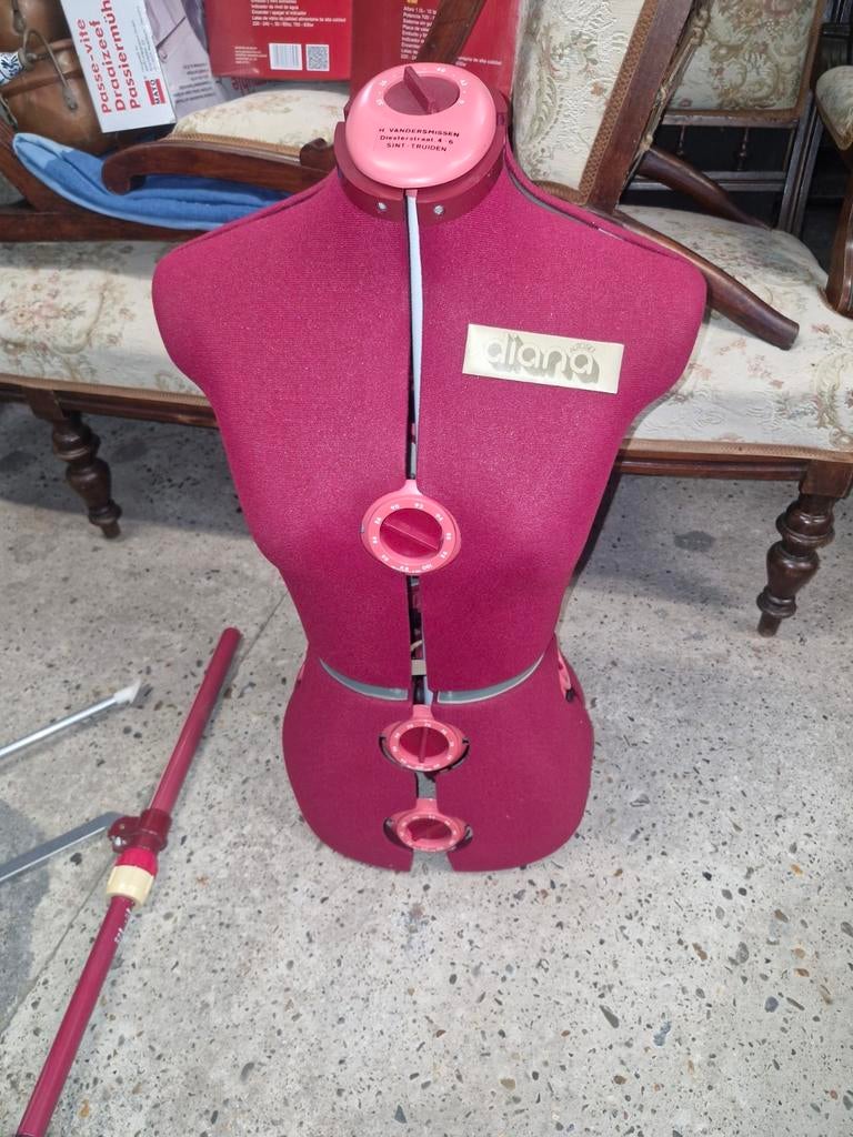 Mannequin ajustable de la marque Diana d'Angleterre en très, Mannequin, Diana, Enlèvement