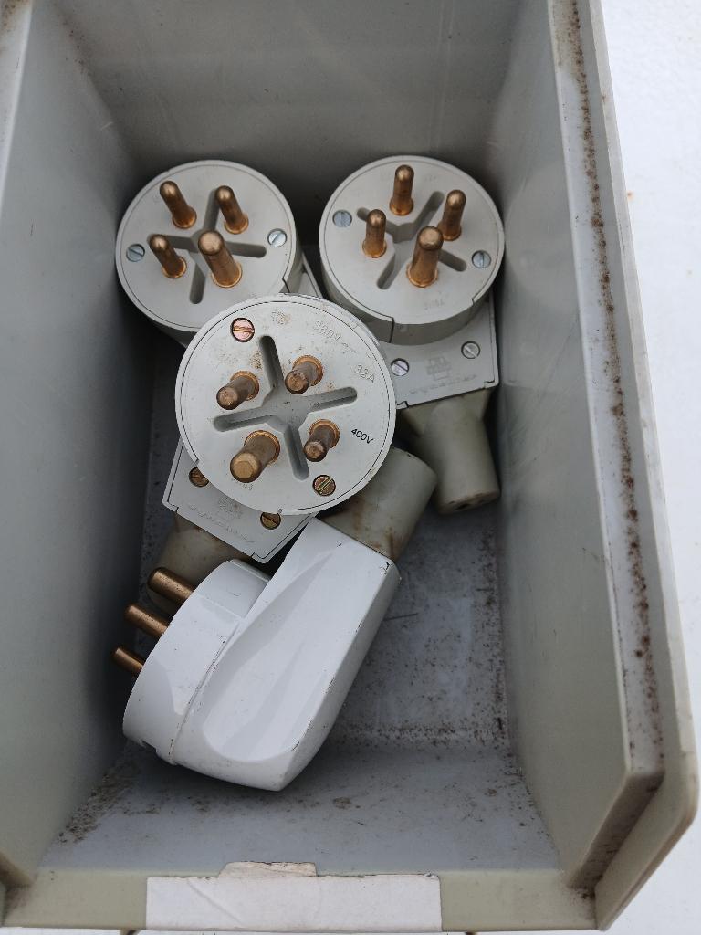 driefasig stopcontact en stekker Vynckier, Doe-het-zelf en Bouw, Elektriciteit en Kabels, Ophalen of Verzenden, Nieuw, Stekker