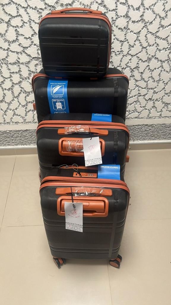 Valise neuf!!! 4 piece 100 euro., Bijoux, Sacs & Beauté, Valises, Enlèvement