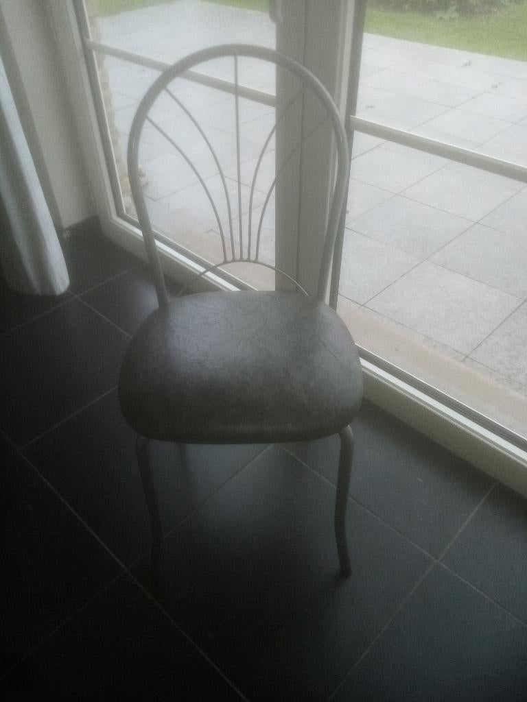 Keukenstoel, Huis en Inrichting, Stoelen, Ophalen, Modern design, Zo goed als nieuw, Vier