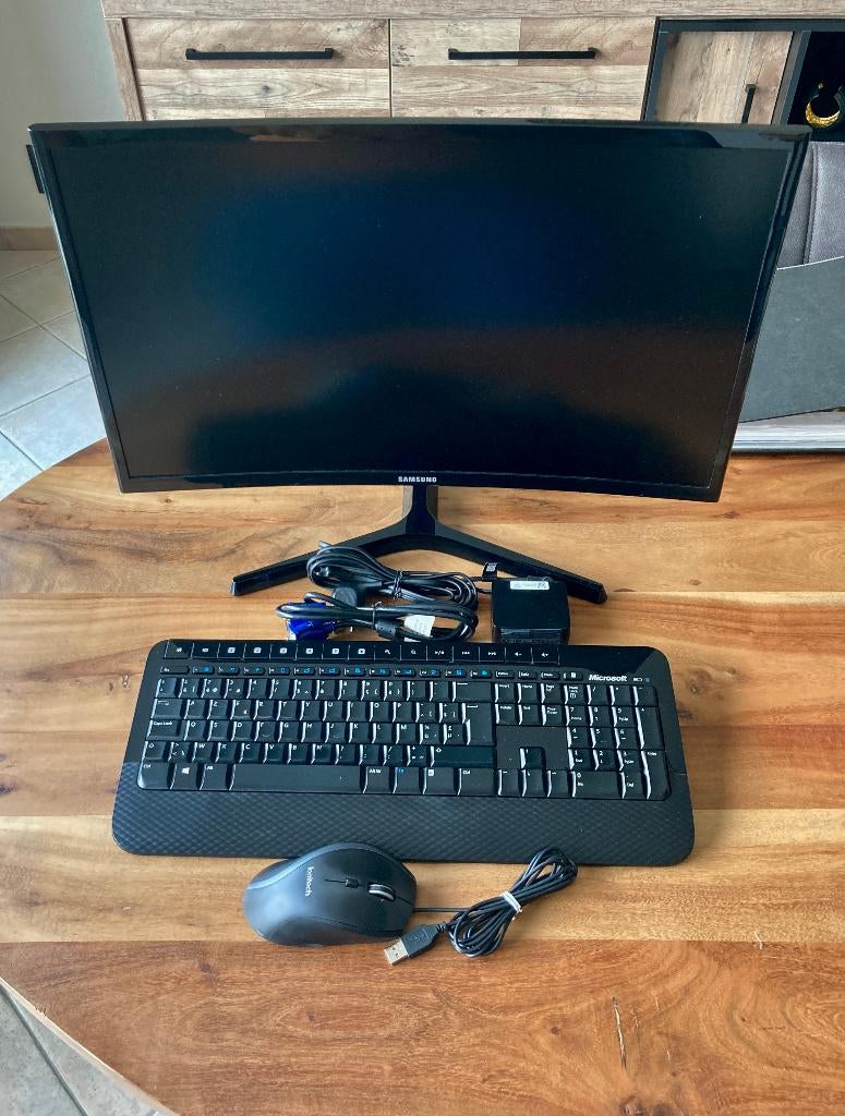 PC set (monitor-toetsenbord-muis), Enlèvement, Comme neuf