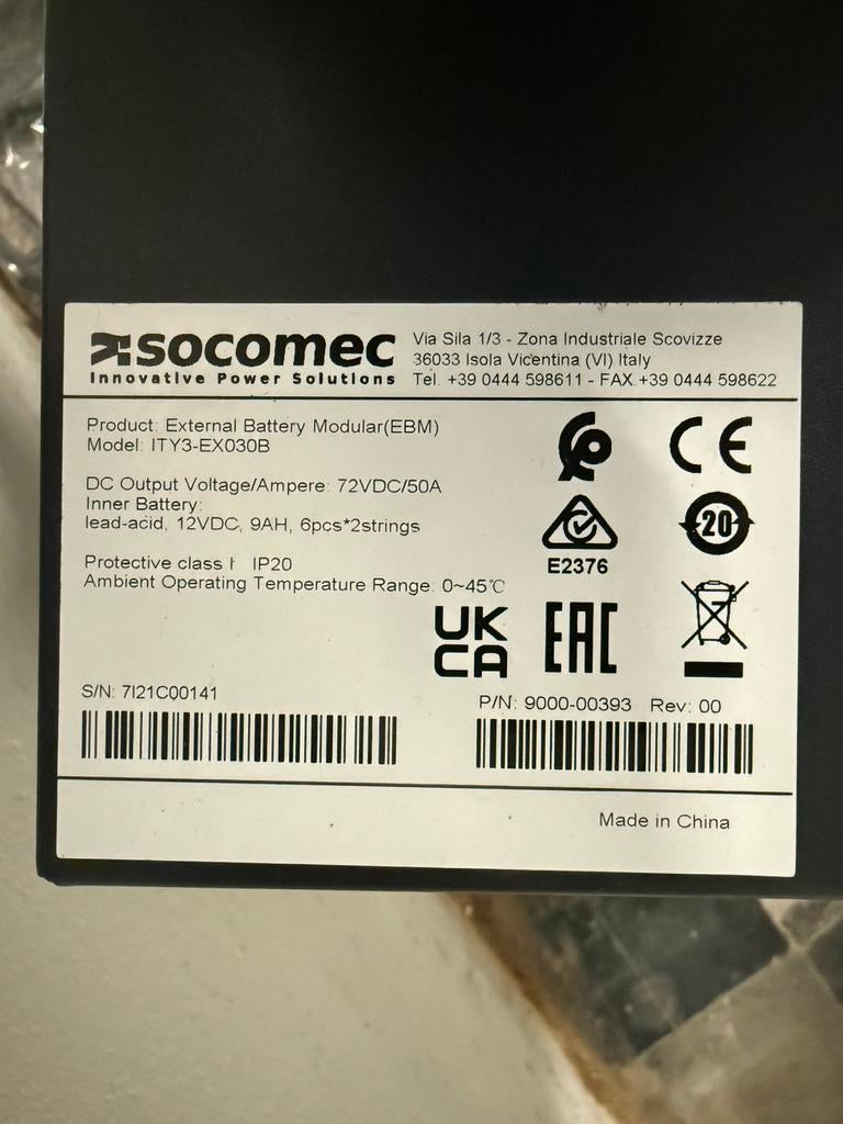 UPS Socomec avec batteries externe, Enlèvement, Utilisé