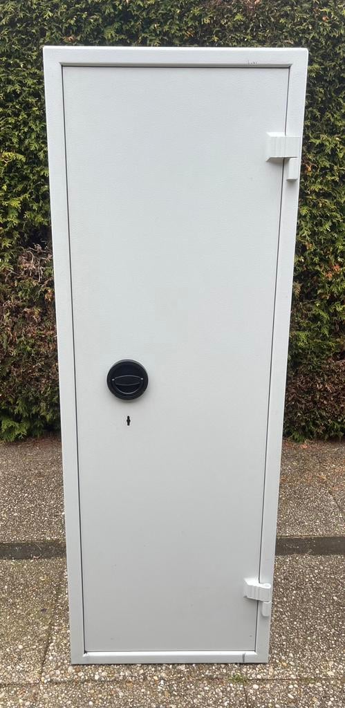 Stahlschrank wapenkluis - 5 geweren, Sport en Fitness, Schietsport-accessoires, Zo goed als nieuw, Ophalen