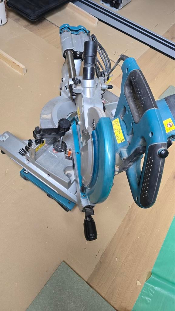 Makita radiale verstekzaag, Ophalen, Afkortzaag