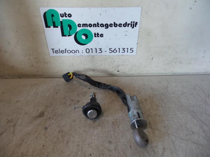 Serrure de contact + clé d'un Renault Twingo (Twingo 98-), Autos : Pièces & Accessoires, Renault, -, 3 mois de garantie, Utilisé