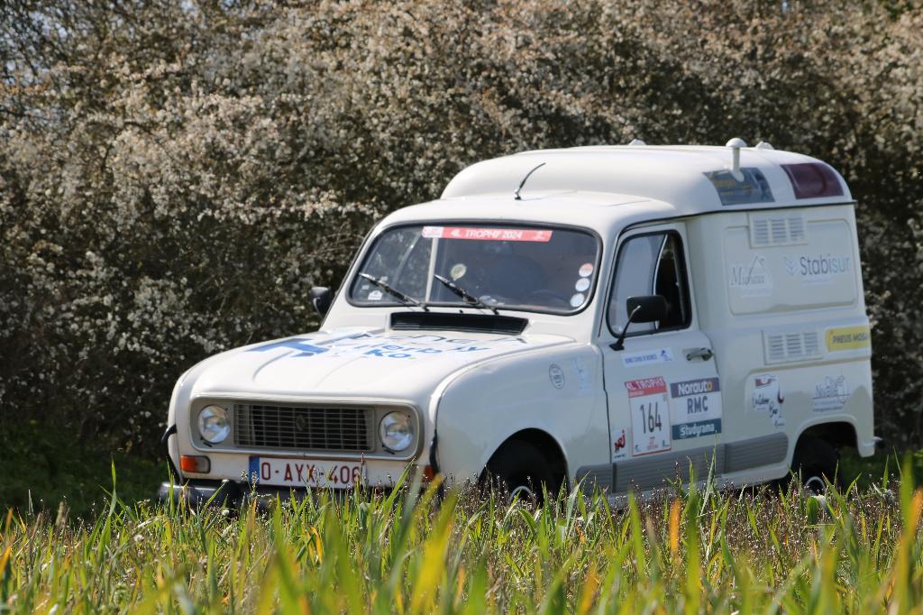 Renault 4L F4 Cléon 1108, Auto's, Renault, Particulier, USB, Benzine, Berline, 3 deurs, Handgeschakeld, Beige, Bruin, Leder en Stof