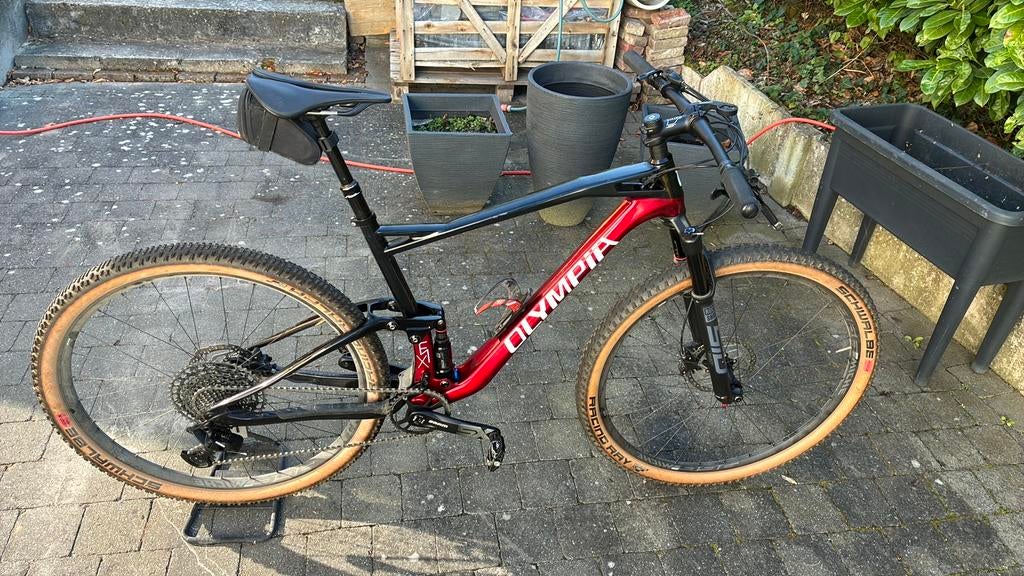 Olympia F1x cherry red  maat L ( prijs bespreekbaar), Fietsen en Brommers, Fietsen | Mountainbikes en ATB, Fully, Ophalen, Zo goed als nieuw