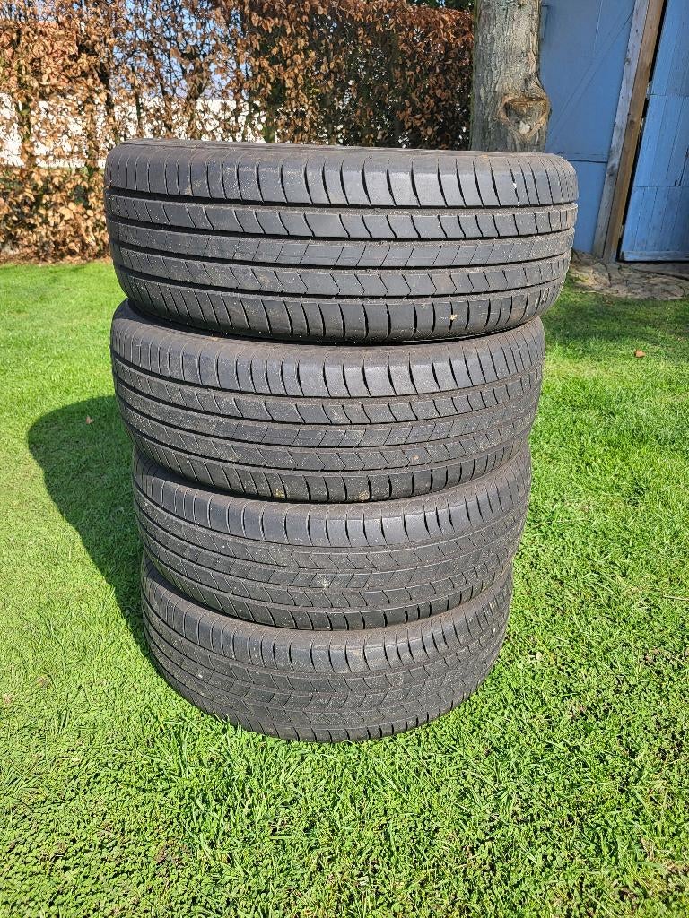 Zomerbanden Kumho 215/60 R17, Autos : Pièces & Accessoires, Pneus & Jantes, 215 mm, Véhicule de tourisme, Pneus été, Enlèvement