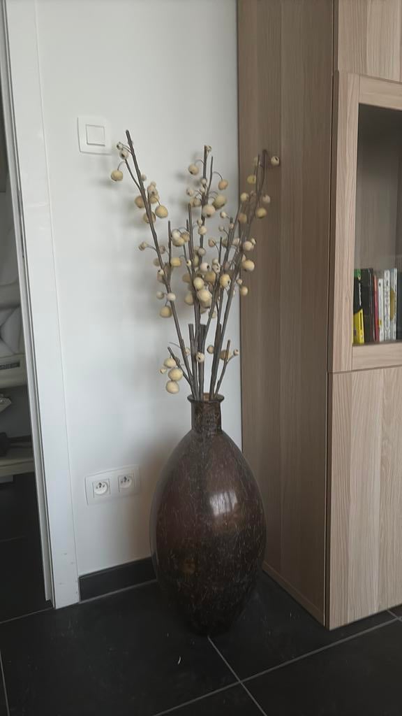 Grote vaas met sierplant, Huis en Inrichting, Woonaccessoires | Zuilen en Pilaren, Ophalen, Zo goed als nieuw