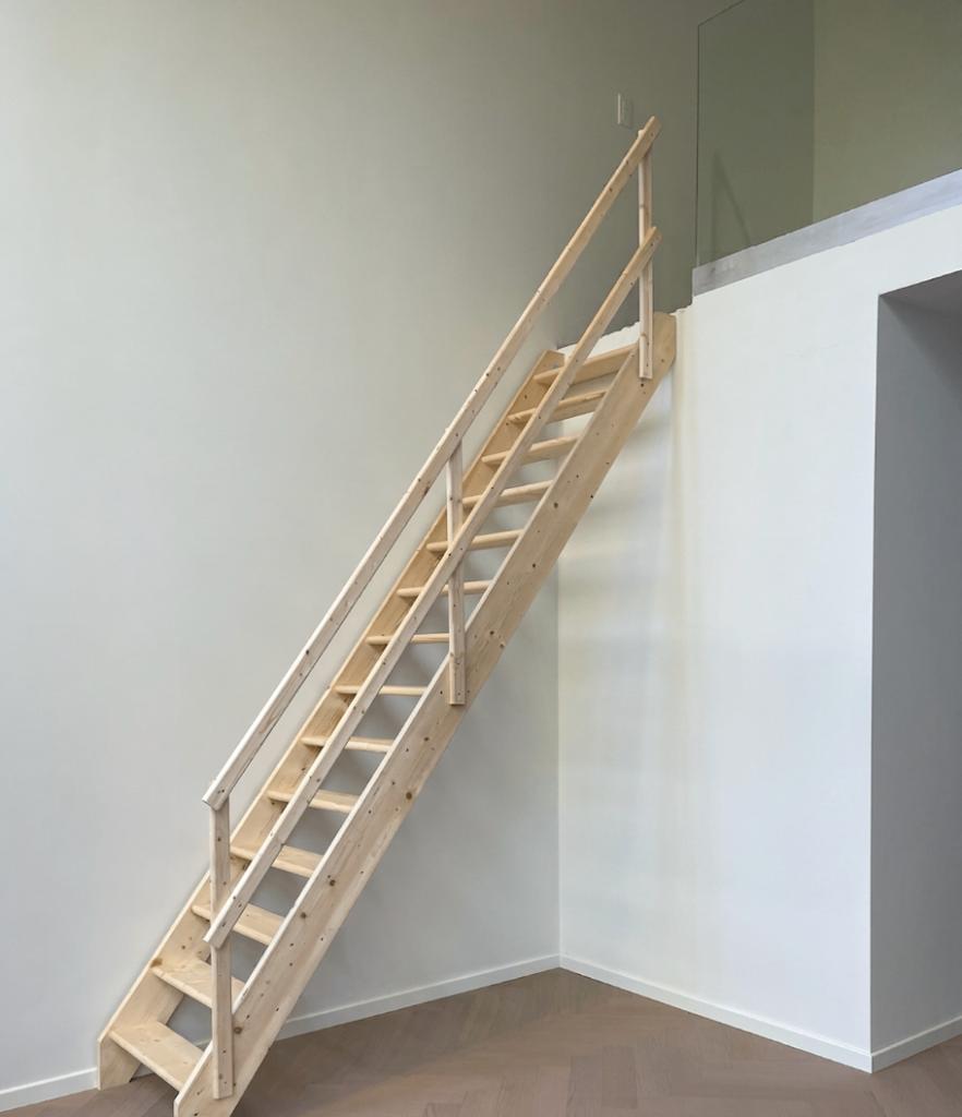 ESCALIER 14 MARCHES avec balustrade +++ NOUVEAU+++, Enlèvement, Comme neuf, Escalier, 2 à 4 mètres