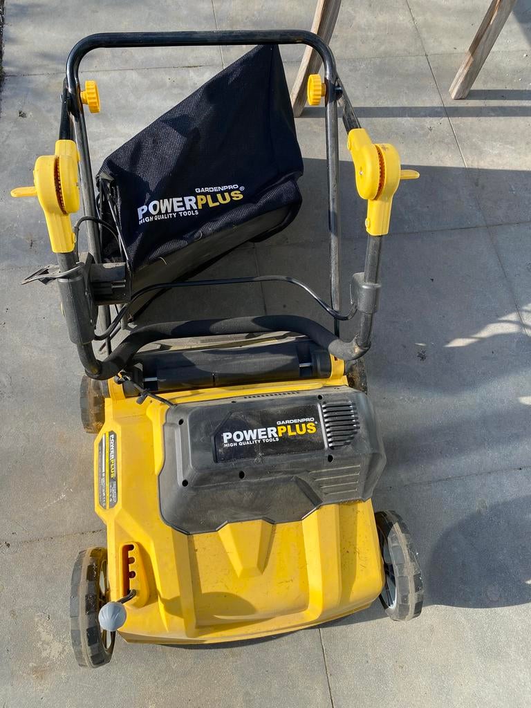 Verticuteerder, Tuin en Terras, Ophalen, Zo goed als nieuw, Elektrisch