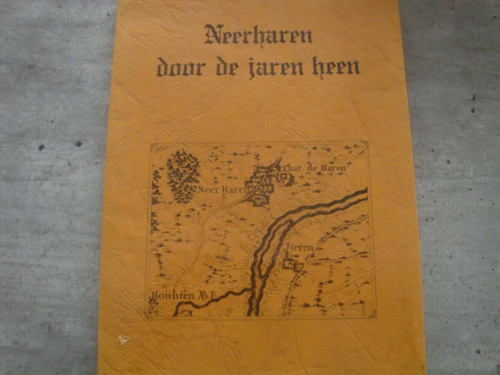 NEERHAREN DOOR DE JAREN HEEN  (DEEL II), Ophalen of Verzenden, Gelezen