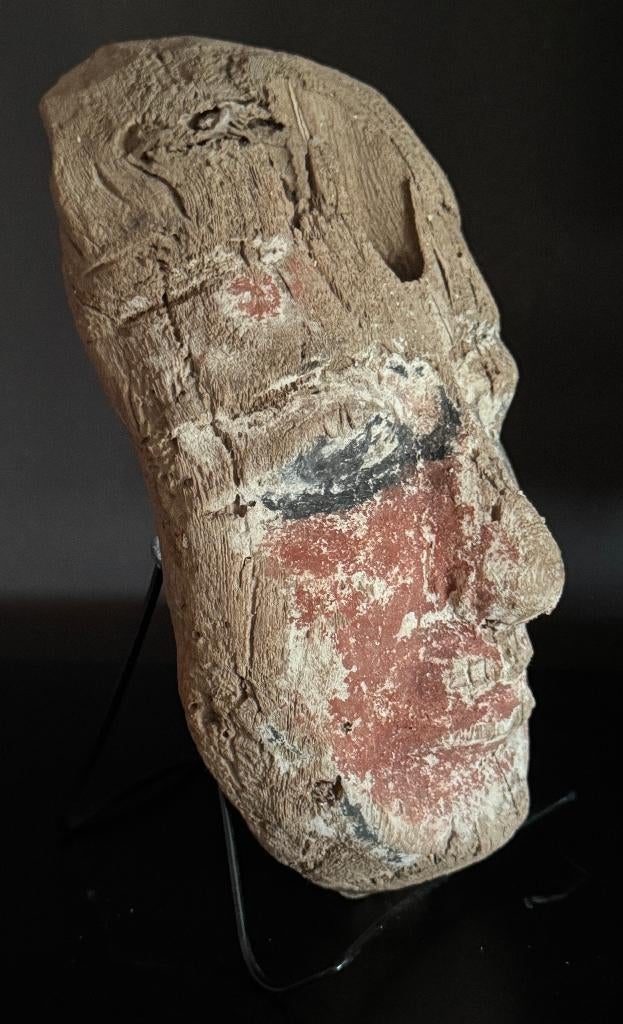 Oud-Egyptisch houten sarcofaagmasker, Ophalen