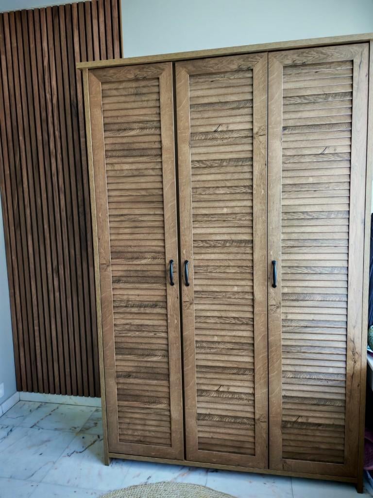 ARMOIRE  Jysk en parfait état, 600euros en magasin, Huis en Inrichting, Kasten | Ladekasten, Ophalen, 200 cm of meer, 150 tot 200 cm