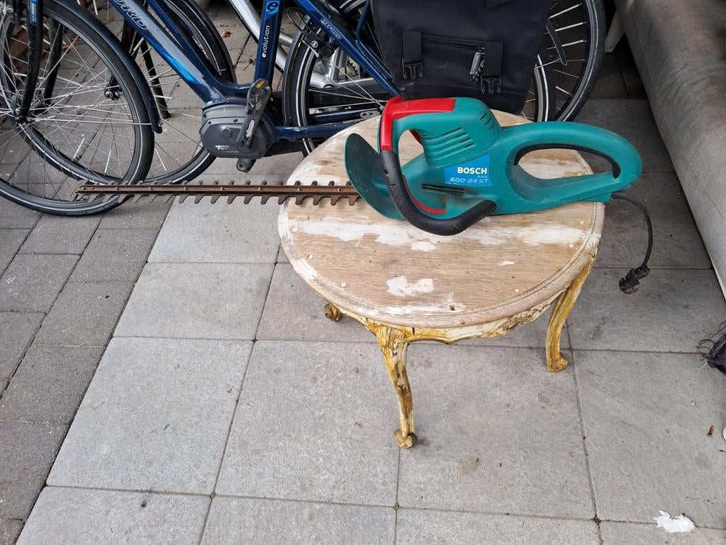 Bosch heggenschaar, Ophalen