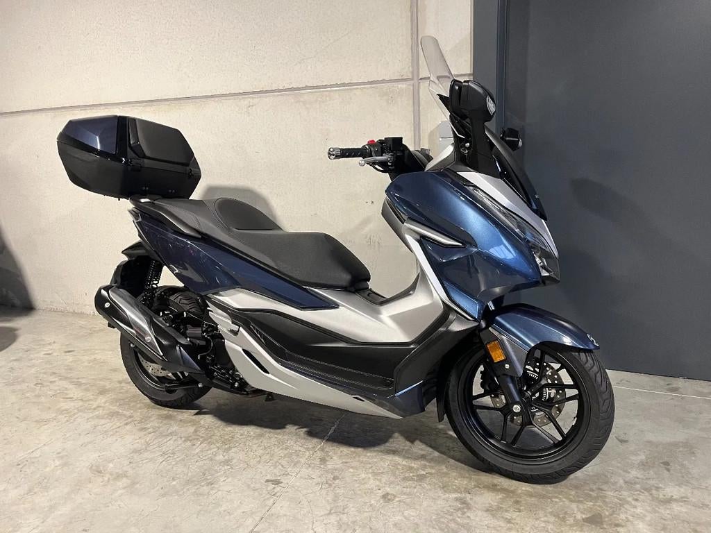 Honda Forza 300 met keyless en topcase, Motos, Motos | Honda, Entreprise, Scooter, 12 à 35 kW