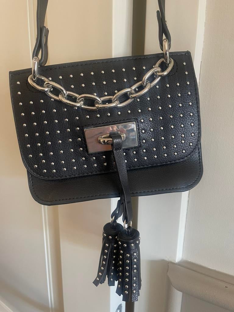 Sac à main noir clouté de la marque Zara., Enlèvement ou Envoi, Comme neuf, Noir