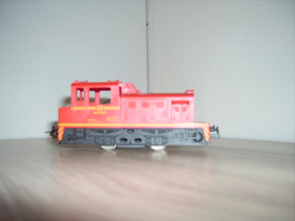 LOCOMOTIVE DE MANŒUVRE ROUGE LIMA DB332.256 - 7, Hobby & Loisirs créatifs, Trains miniatures | HO, Analogique, Enlèvement ou Envoi