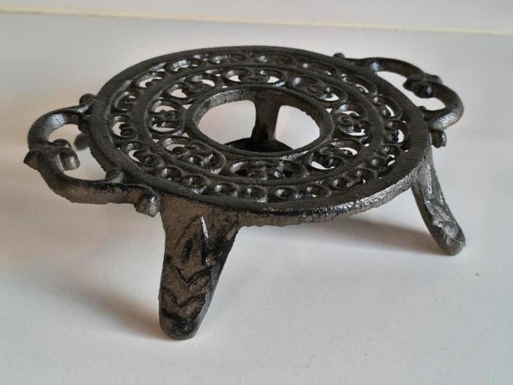 Zware gietijzeren theepotwarmhouder/onderzetter, Ophalen of Verzenden