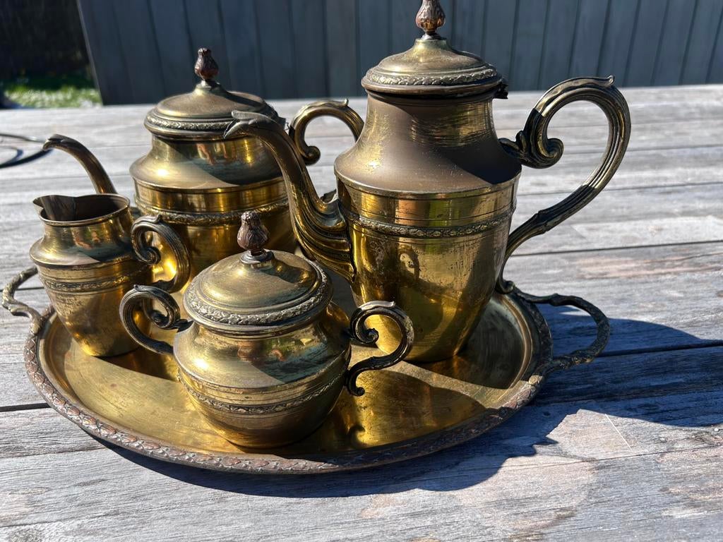 Service à thé victorien antique, Enlèvement