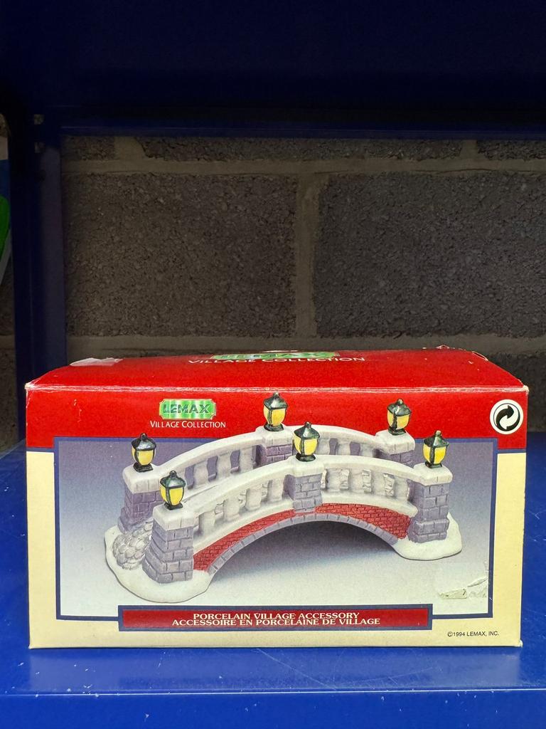 Lemax Village Collection brug (porselein, ca. 1994, (43127A), Diversen, Kerst, Ophalen of Verzenden, Zo goed als nieuw