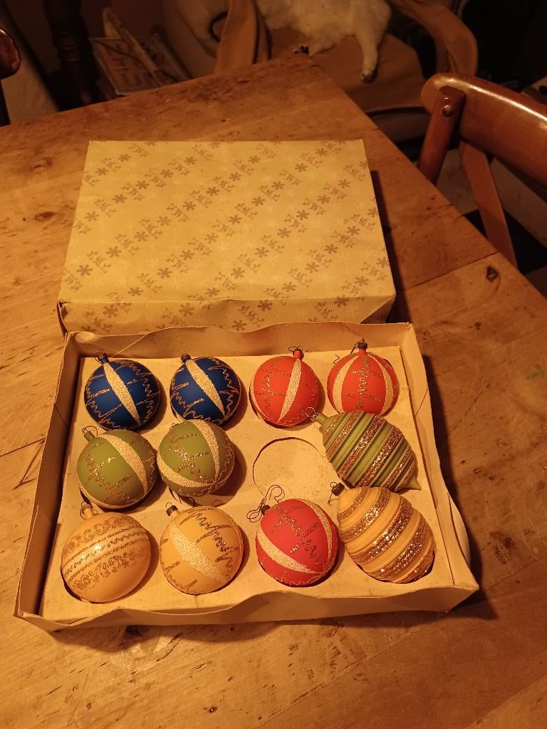 Doos met 11 vintage kunststof kerstballen, Diversen, Ophalen of Verzenden