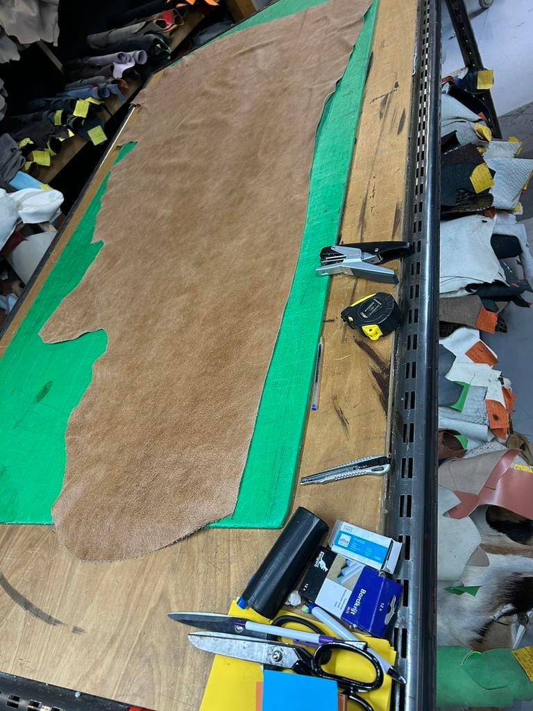 Licht bruin crack nappa halve huid 1.5 mm dikte soepel A-37, Hobby en Vrije tijd, Ophalen of Verzenden, Bruin