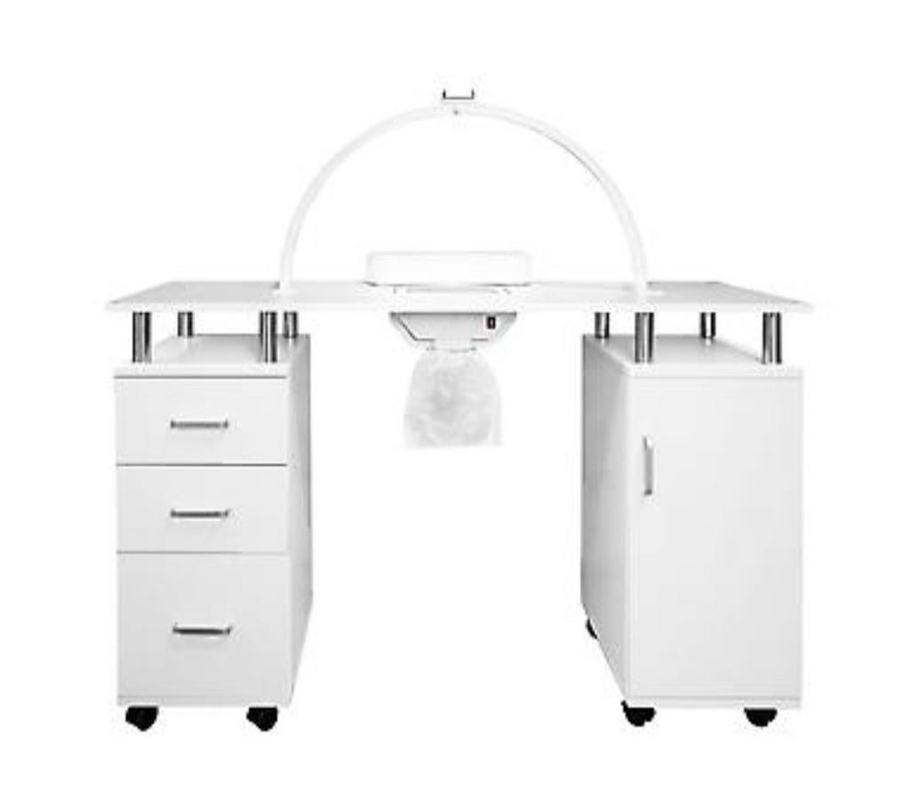 A louer emplacement pour prothésiste ongulaire, Services & Professionnels, Esthéticiennes | Manucure, Soins des mains