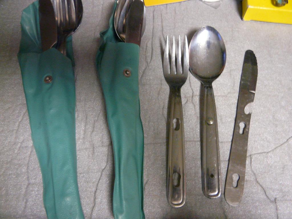 Couverts pour scouts ou Chiro, pratiques à ranger : p.p. set, Collections, Scoutisme, Enlèvement, Utilisé, Autres types