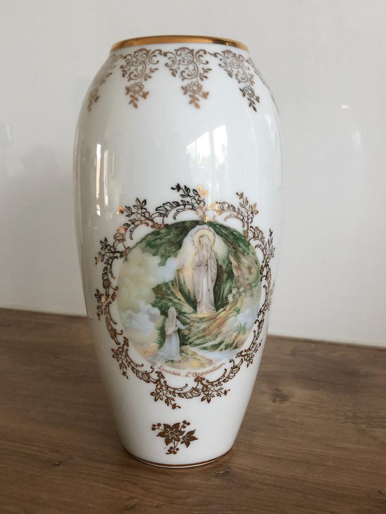 Limoges porselein. Lourdes L'Apparitionu. Goud. Frankrijk., Antiek en Kunst, Antiek | Vazen, Ophalen of Verzenden