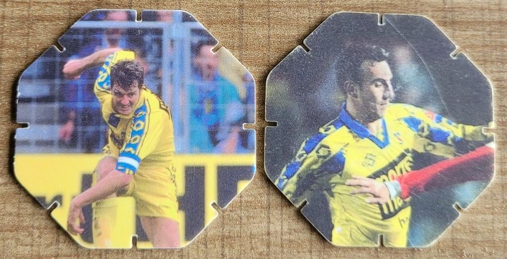 2 verzamelplaatjes voetbalclub S.K. Beveren (jaren '90), Verzamelen, Sportartikelen en Voetbal, Ophalen of Verzenden, Gebruikt