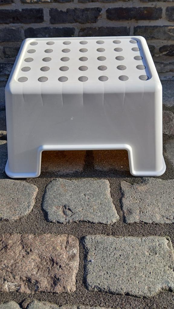 opstapje, trapje, BR 34xD34xH25cm-wit-perfecte staat, Huis en Inrichting, Krukjes, Ophalen, Zo goed als nieuw